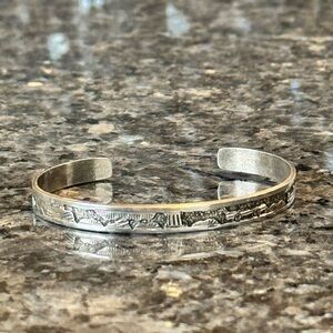 Navajo Elaine Becenti Sterling Silver Storyteller Cuff Bracelet artist $ firm